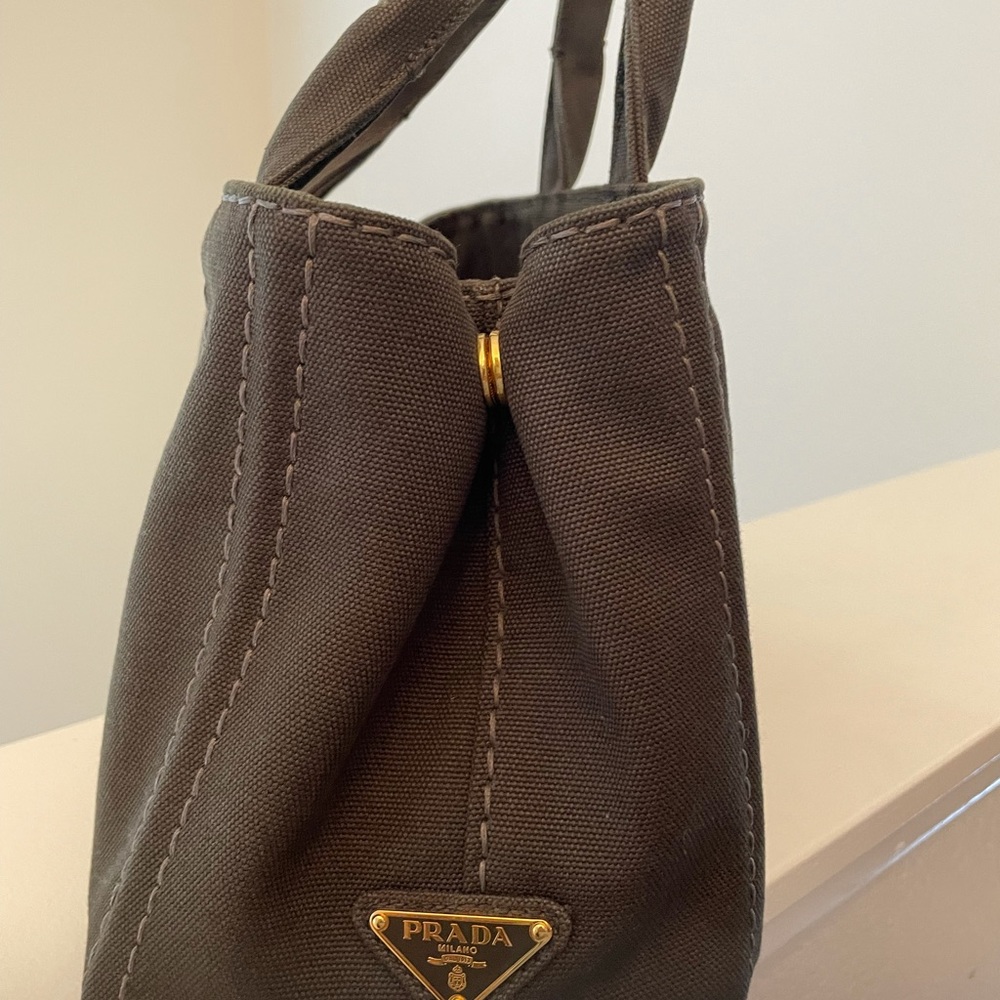 Prada tote bag slightly used - Picture 3 of 6
